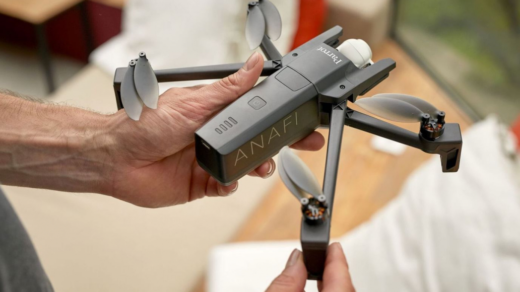 Parrot 的可折叠无人机 Anafi 是对大疆 Mavic Air 的回应