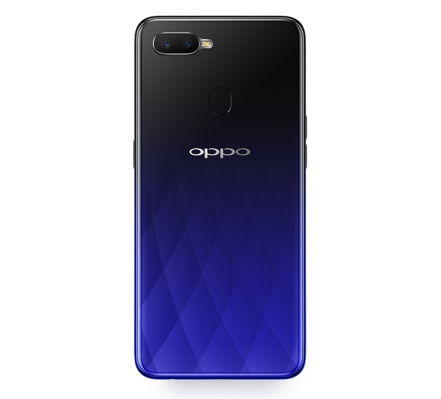 OPPO 的新款中端手机 A7x 也采用了水滴屏