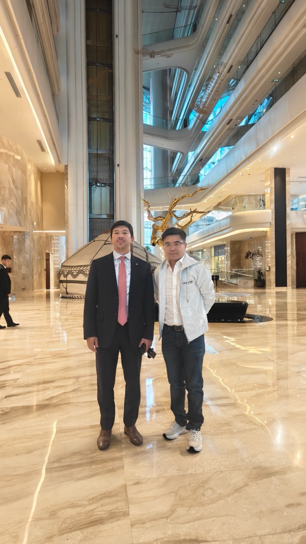 AIFC首席产品官Zhanbolat Kakishev与动点科技创始人兼CEO卢刚博士
